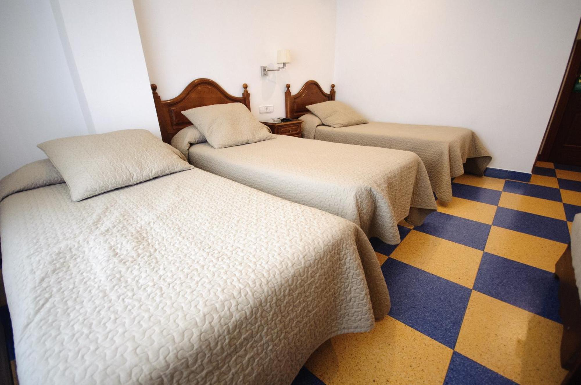 Hostal Restaurante La Trucha Benavente Room photo
