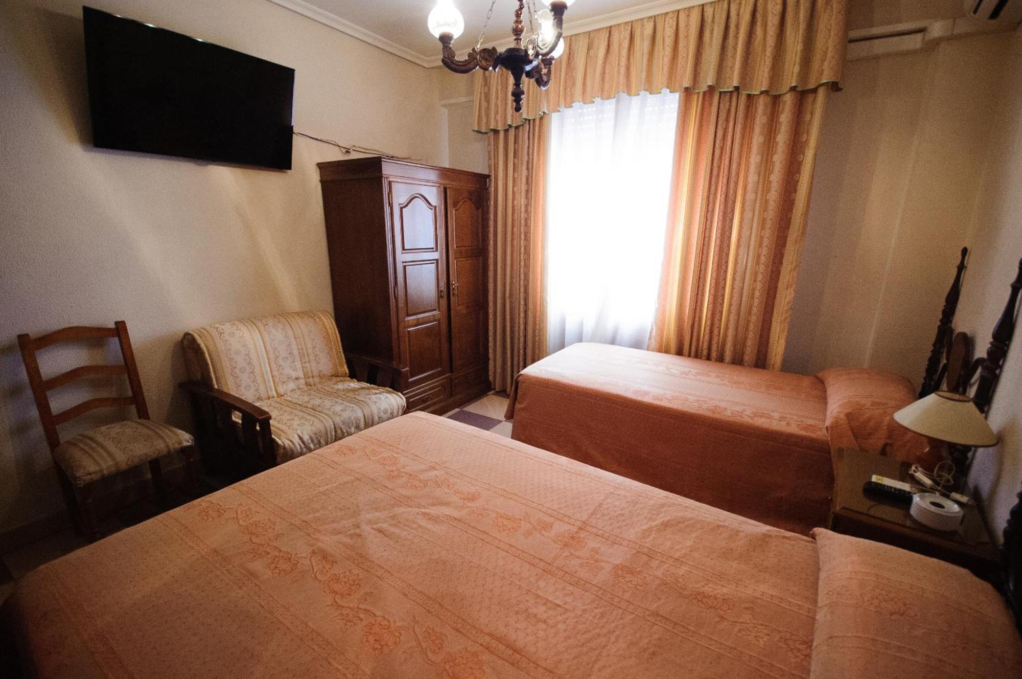 Hostal Restaurante La Trucha Benavente Room photo