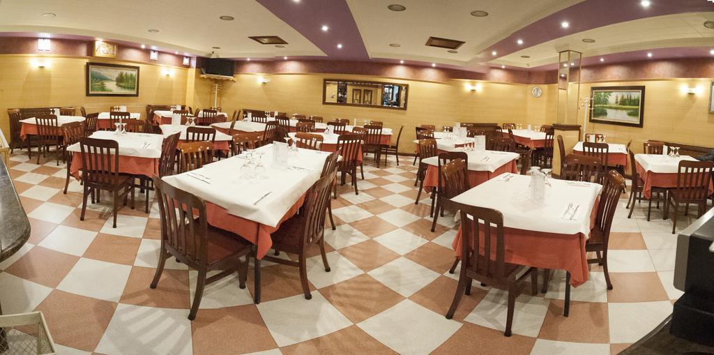 Hostal Restaurante La Trucha Benavente Exterior photo