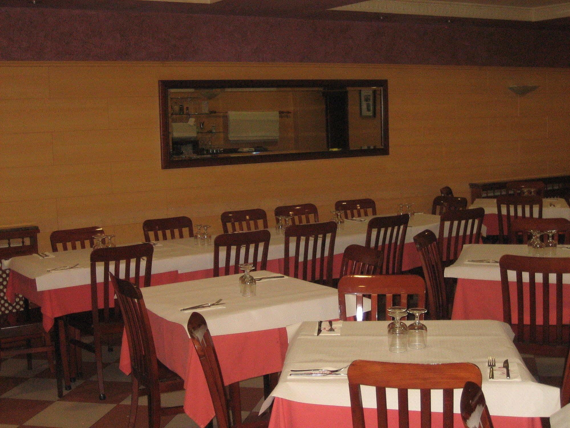Hostal Restaurante La Trucha Benavente Exterior photo